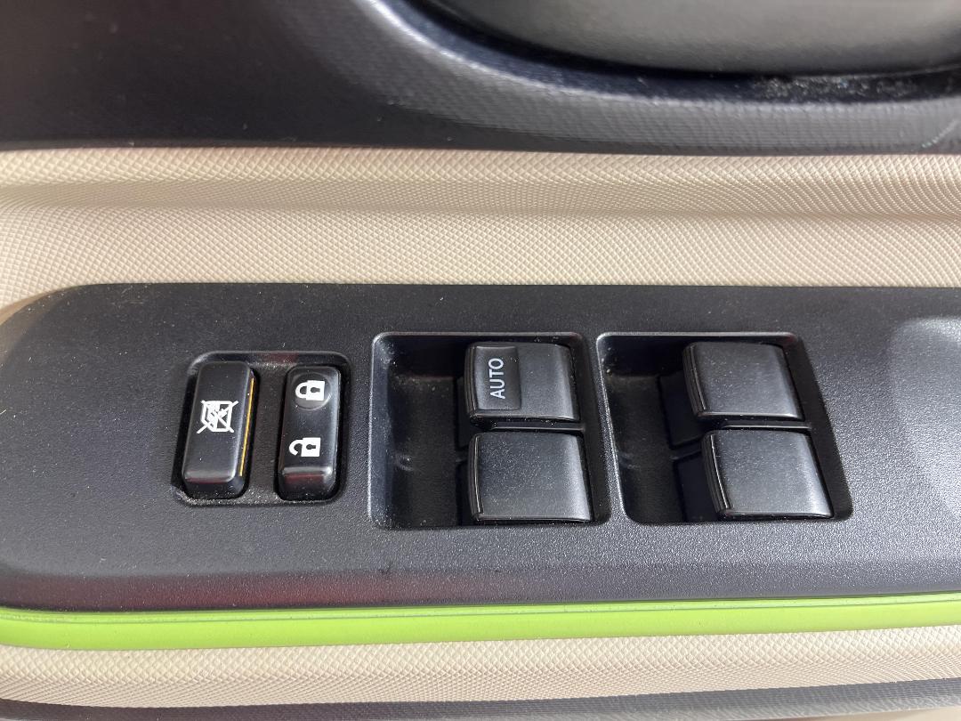 Photo '24' of Toyota Aqua Photo '24' of Toyota Aqua