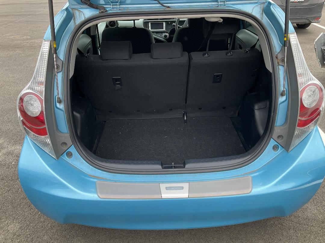 Photo '13' of Toyota Aqua