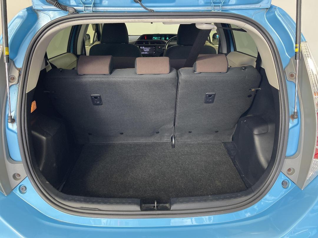 Photo '14' of Toyota Aqua