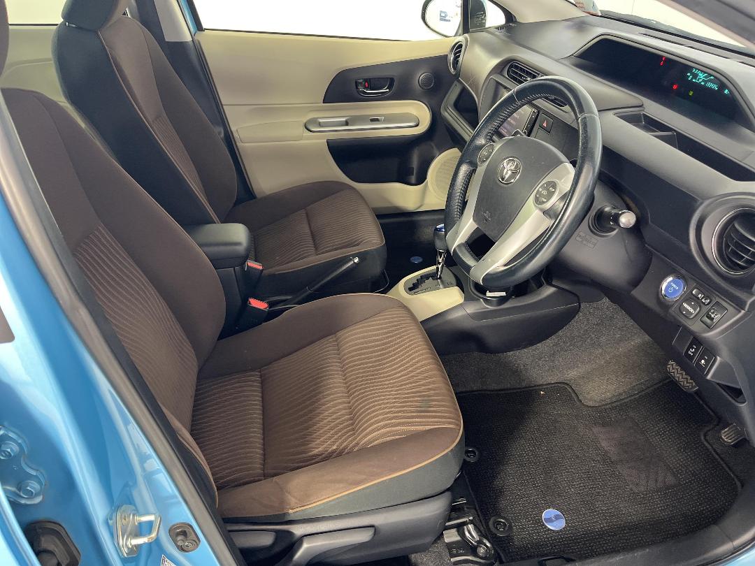 Photo '16' of Toyota Aqua