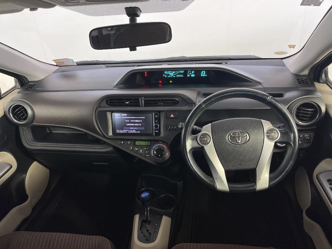 Photo '17' of Toyota Aqua