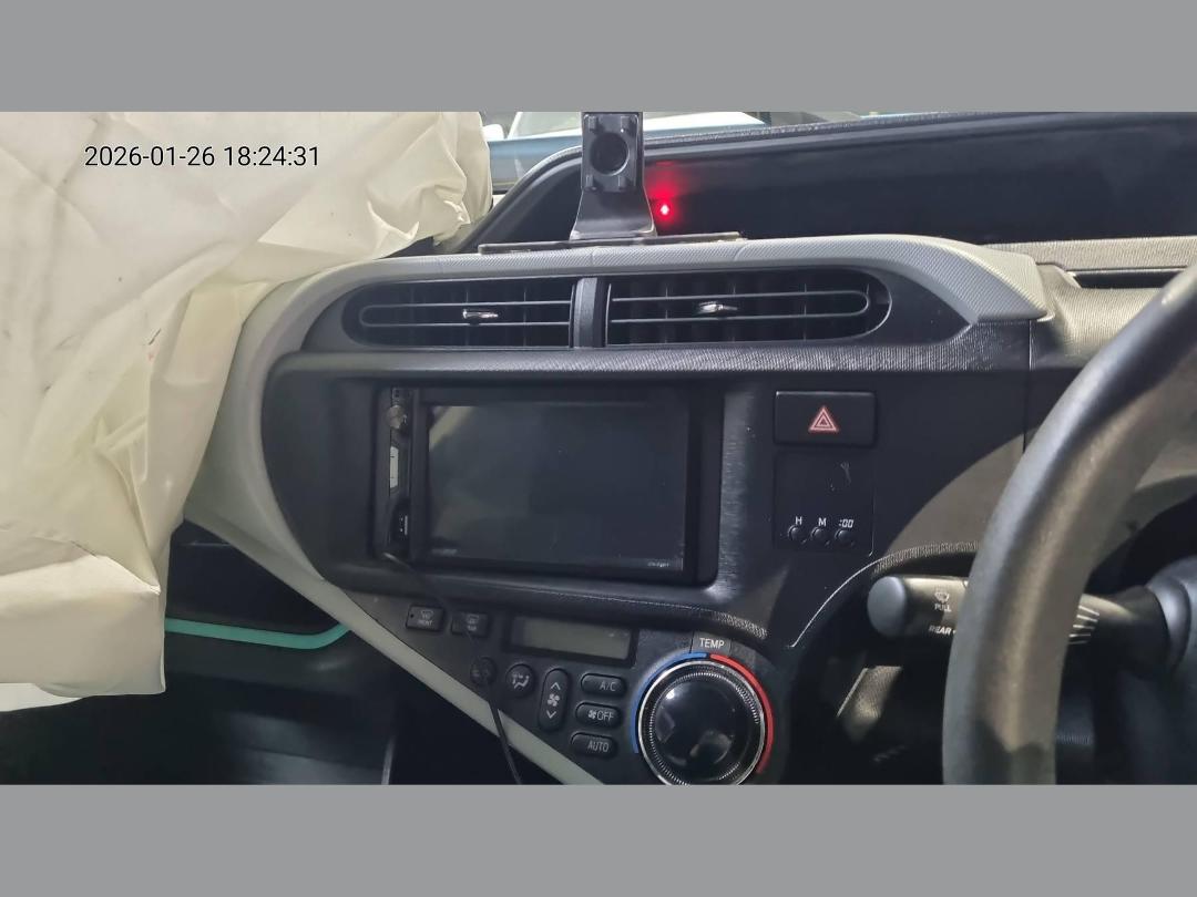 Photo '6' of Toyota Aqua