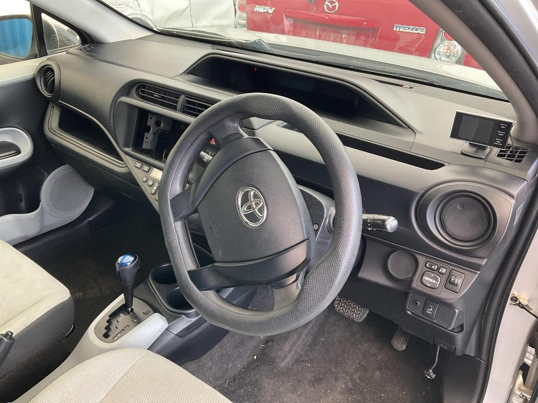 Photo '22' of Toyota Aqua Hybrid