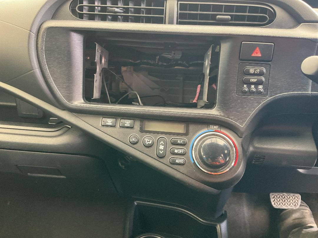 Photo '25' of Toyota Aqua Hybrid