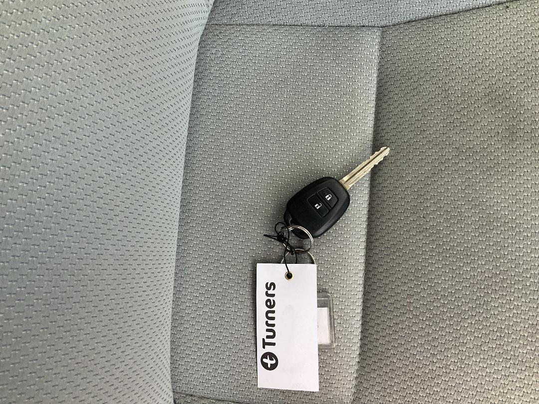 Photo '23' of Toyota Aqua Hybrid