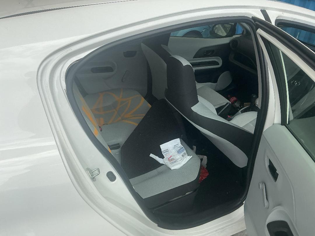 Photo '18' of Toyota Aqua Photo '18' of Toyota Aqua