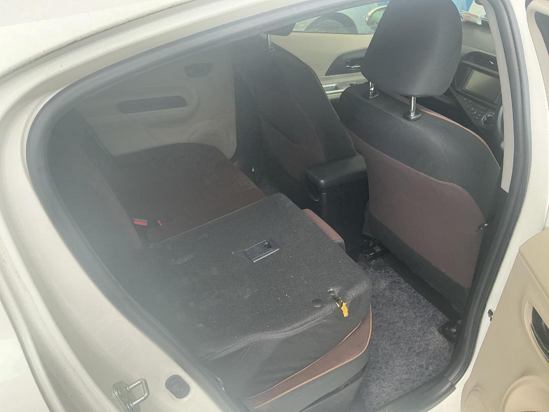 Photo '15' of Toyota Aqua Hybrid