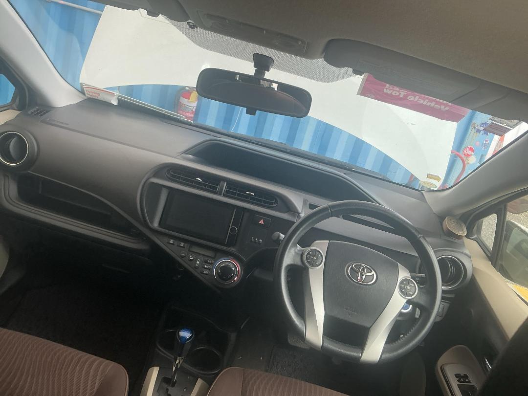 Photo '13' of Toyota Aqua Hybrid