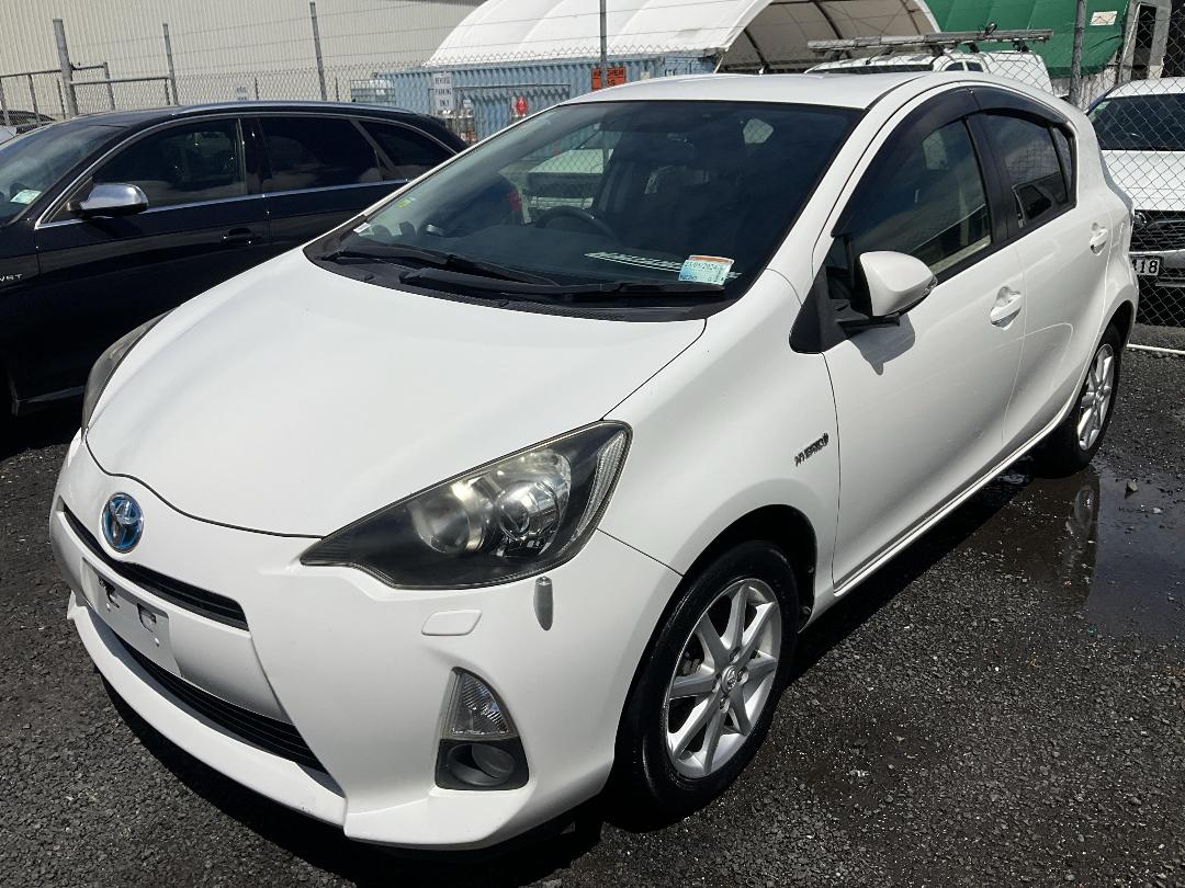 Photo '3' of Toyota Aqua Hybrid