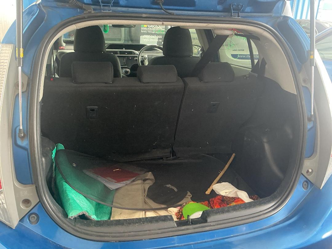 Photo '16' of Toyota Aqua Photo '16' of Toyota Aqua