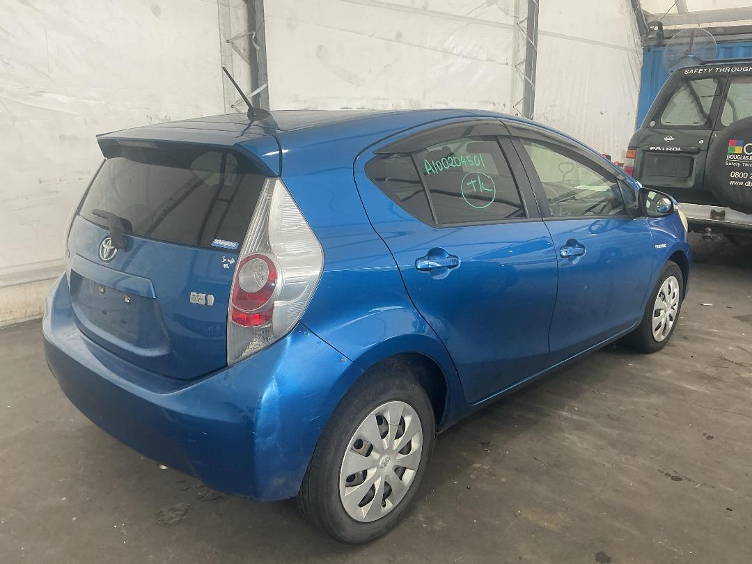 Photo '18' of Toyota Aqua Photo '18' of Toyota Aqua