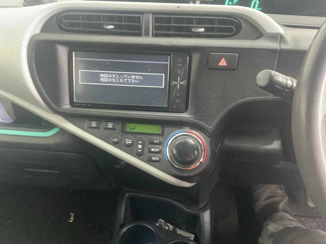 Photo '27' of Toyota Aqua Photo '27' of Toyota Aqua