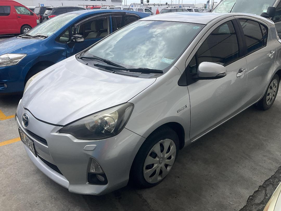 Photo '3' of Toyota Aqua Hybrid