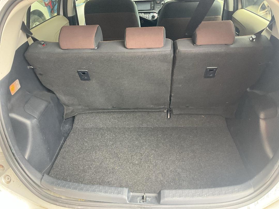 Photo '6' of Toyota Aqua Hybrid