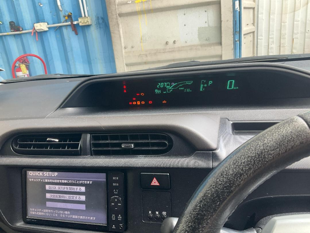 Photo '10' of Toyota Aqua Hybrid