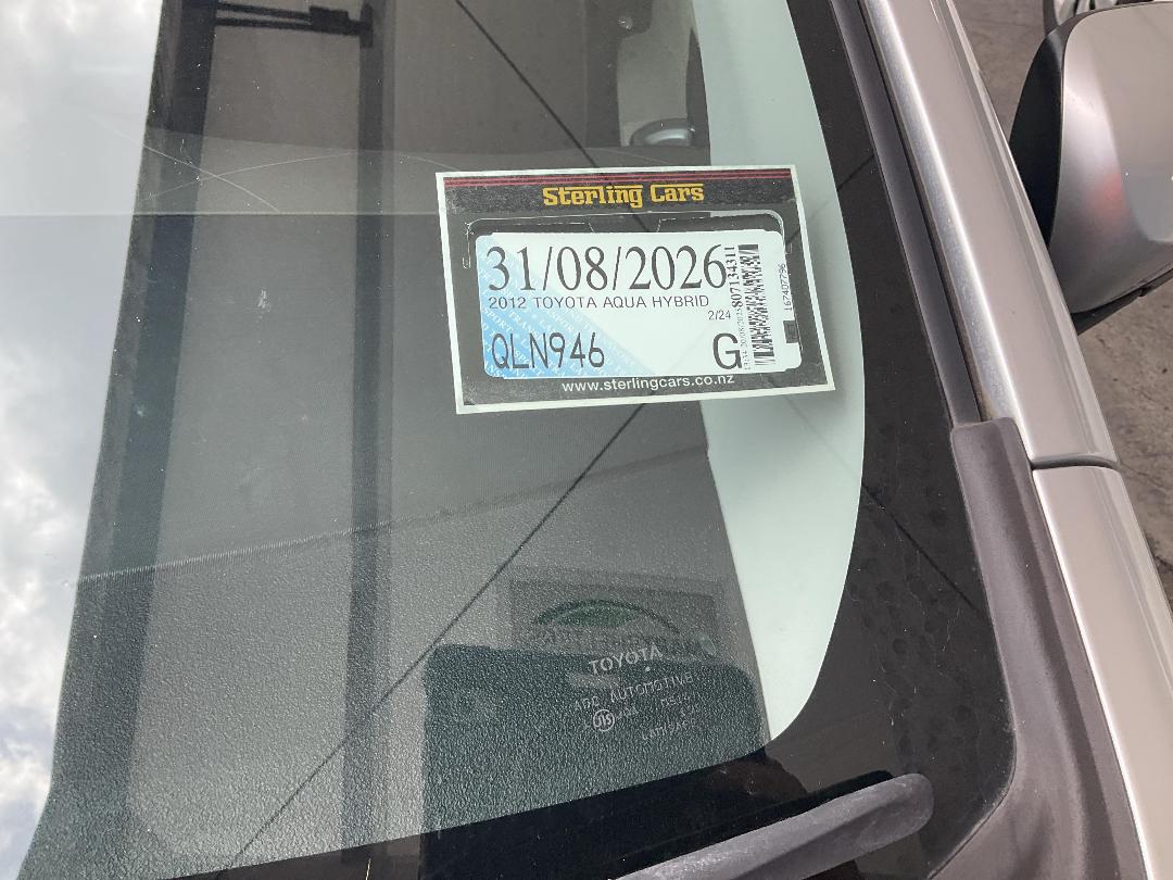 Photo '14' of Toyota Aqua Hybrid