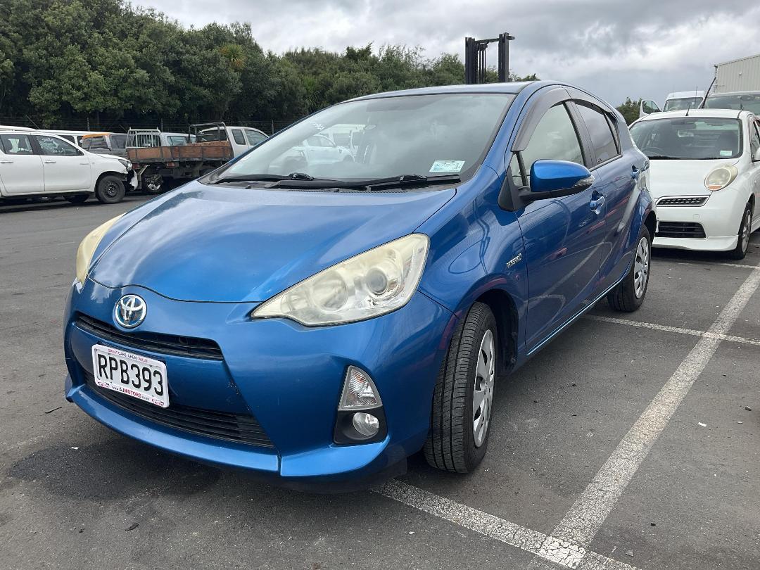 Photo '3' of Toyota Aqua Photo '3' of Toyota Aqua