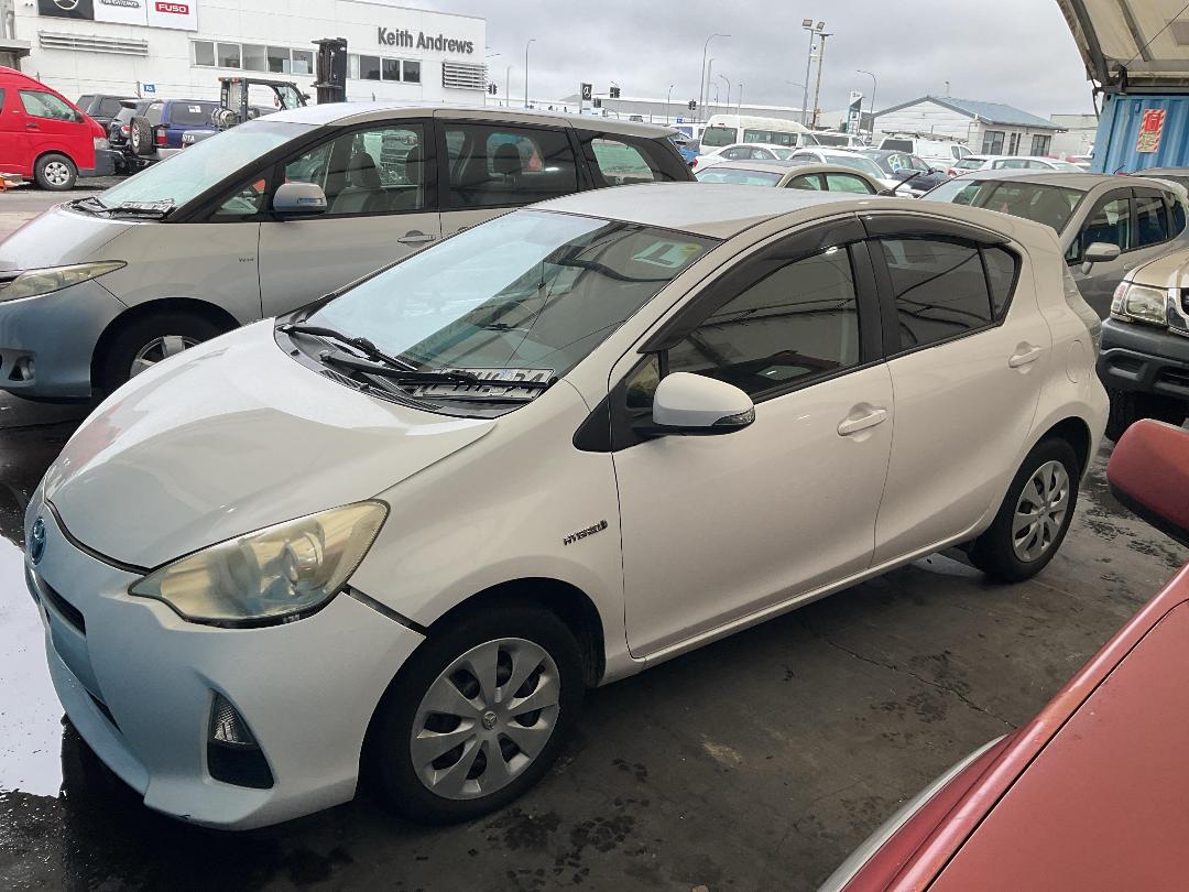 Photo '8' of Toyota Aqua Auto Hybrid Photo '8' of Toyota Aqua Auto Hybrid