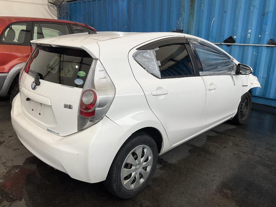 Photo '17' of Toyota Aqua Auto Hybrid Photo '17' of Toyota Aqua Auto Hybrid