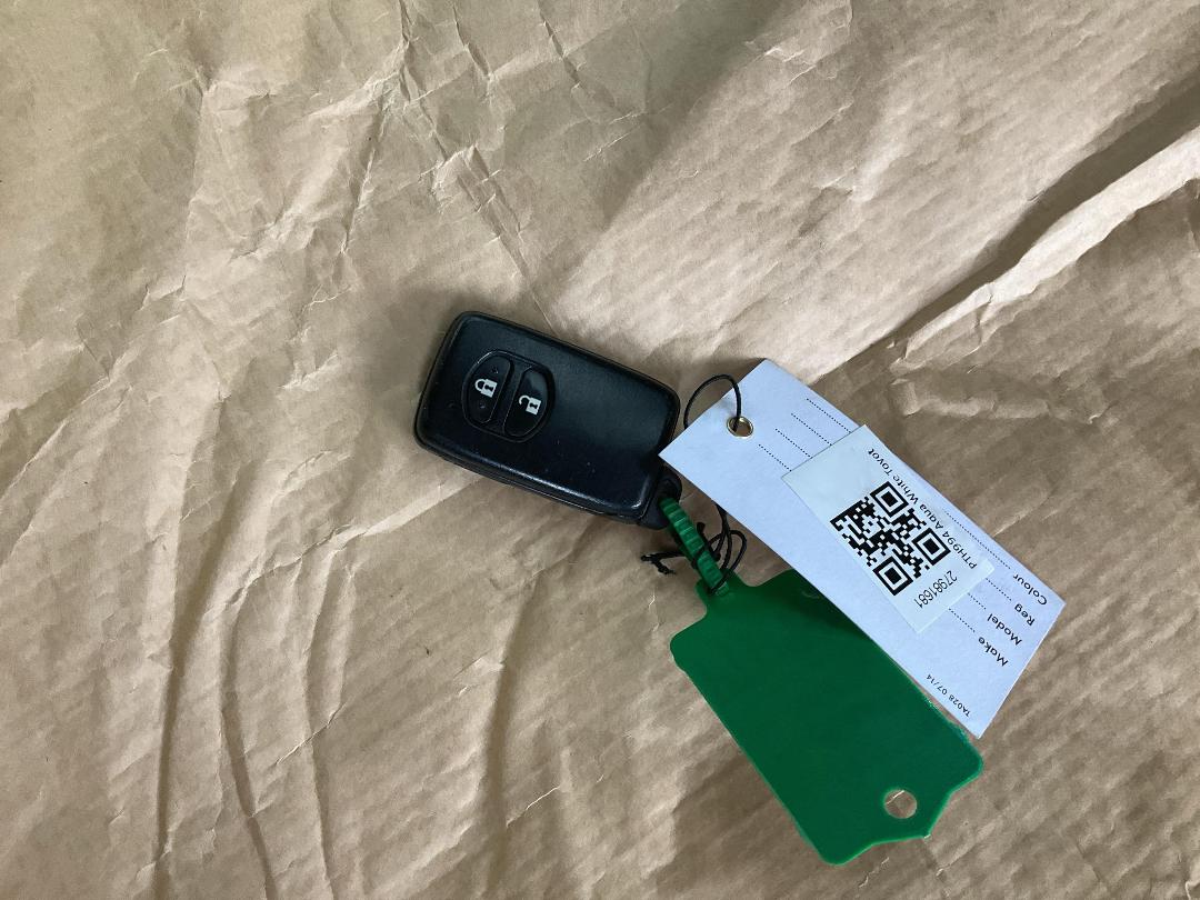 Photo '23' of Toyota Aqua Auto Hybrid Photo '23' of Toyota Aqua Auto Hybrid