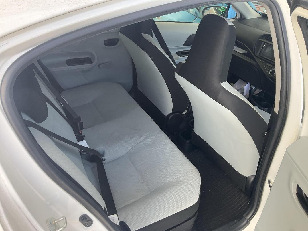 Photo '24' of Toyota Aqua Photo '24' of Toyota Aqua