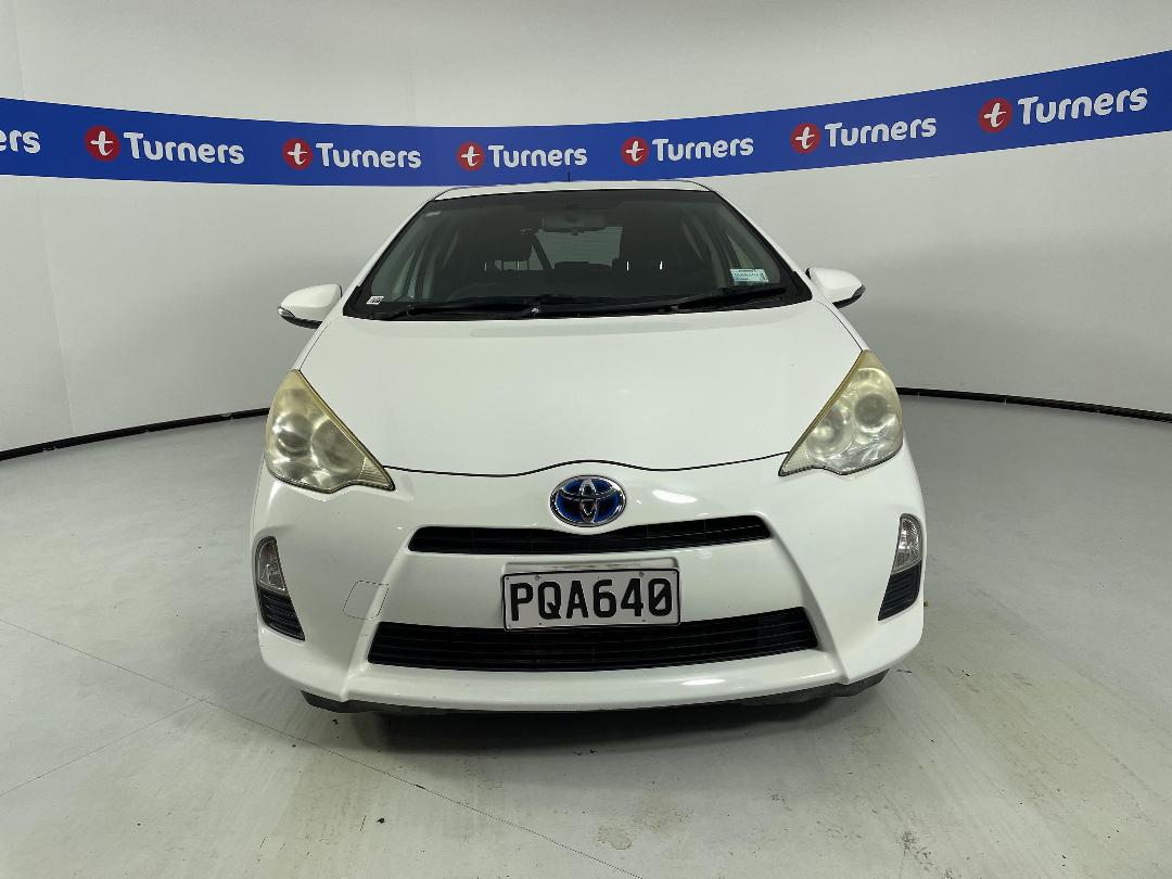 Photo '2' of Toyota Aqua Photo '2' of Toyota Aqua