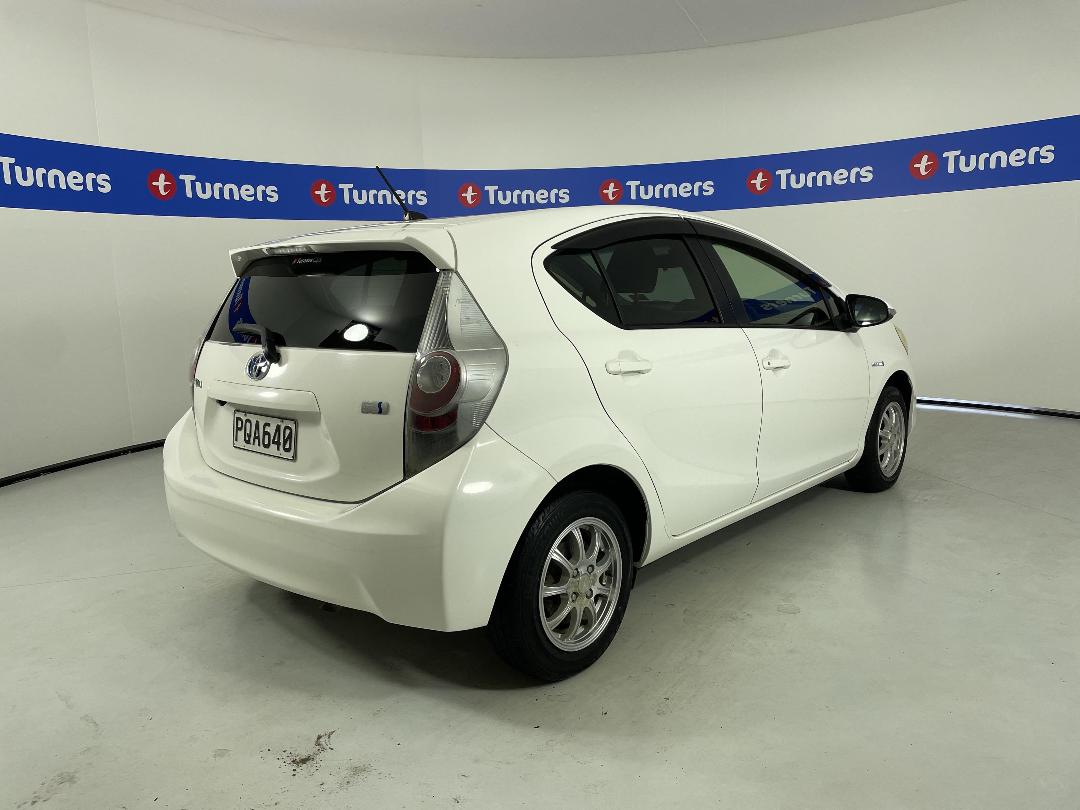 Photo '7' of Toyota Aqua Photo '7' of Toyota Aqua