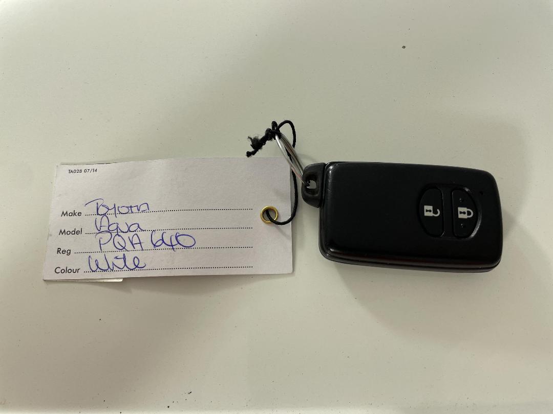 Photo '22' of Toyota Aqua Photo '22' of Toyota Aqua