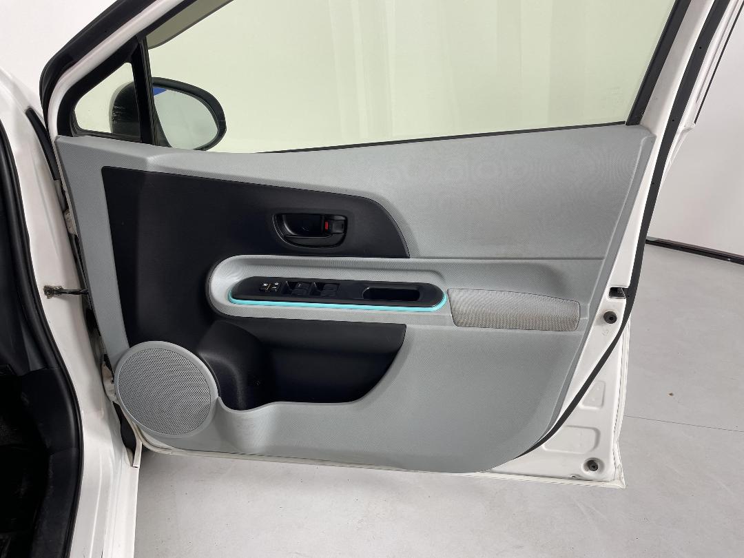 Photo '15' of Toyota Aqua Photo '15' of Toyota Aqua