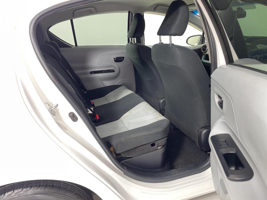 Photo '20' of Toyota Aqua Photo '20' of Toyota Aqua