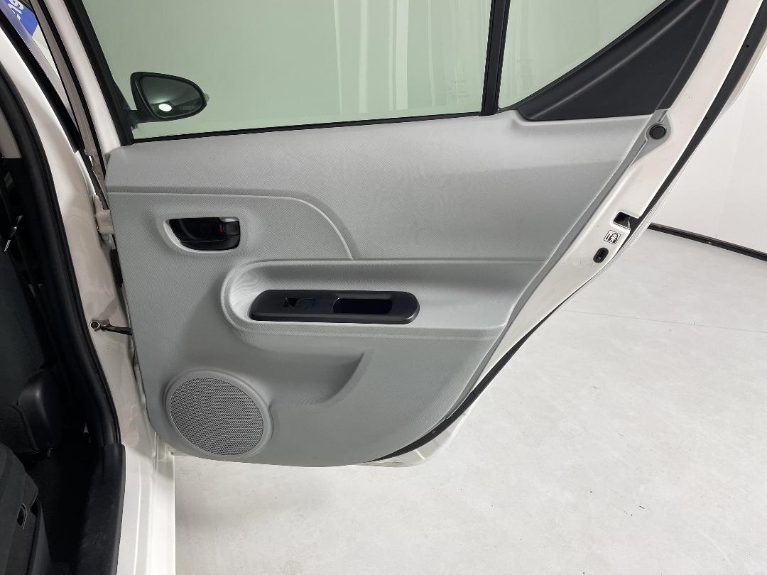 Photo '19' of Toyota Aqua Photo '19' of Toyota Aqua