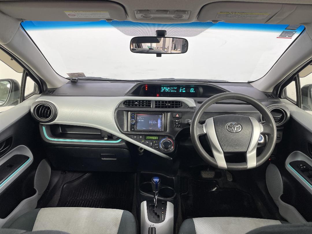 Photo '17' of Toyota Aqua Photo '17' of Toyota Aqua