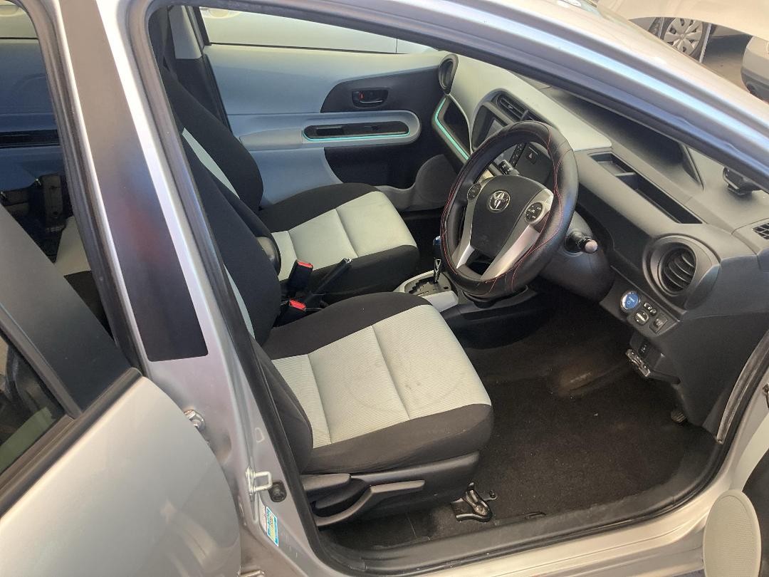 Photo '21' of Toyota Aqua