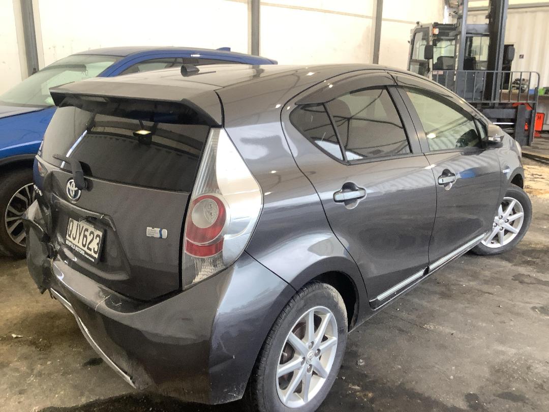 Photo '6' of Toyota Aqua