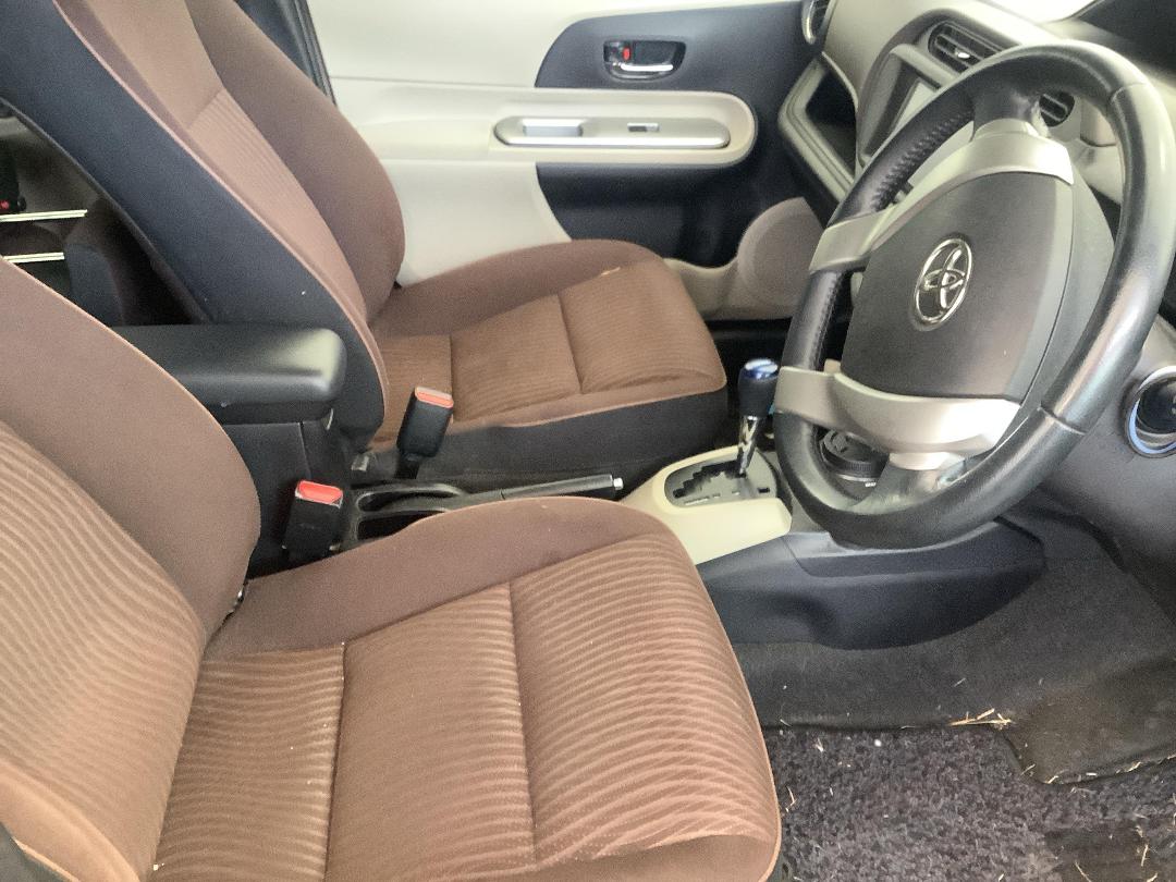 Photo '12' of Toyota Aqua