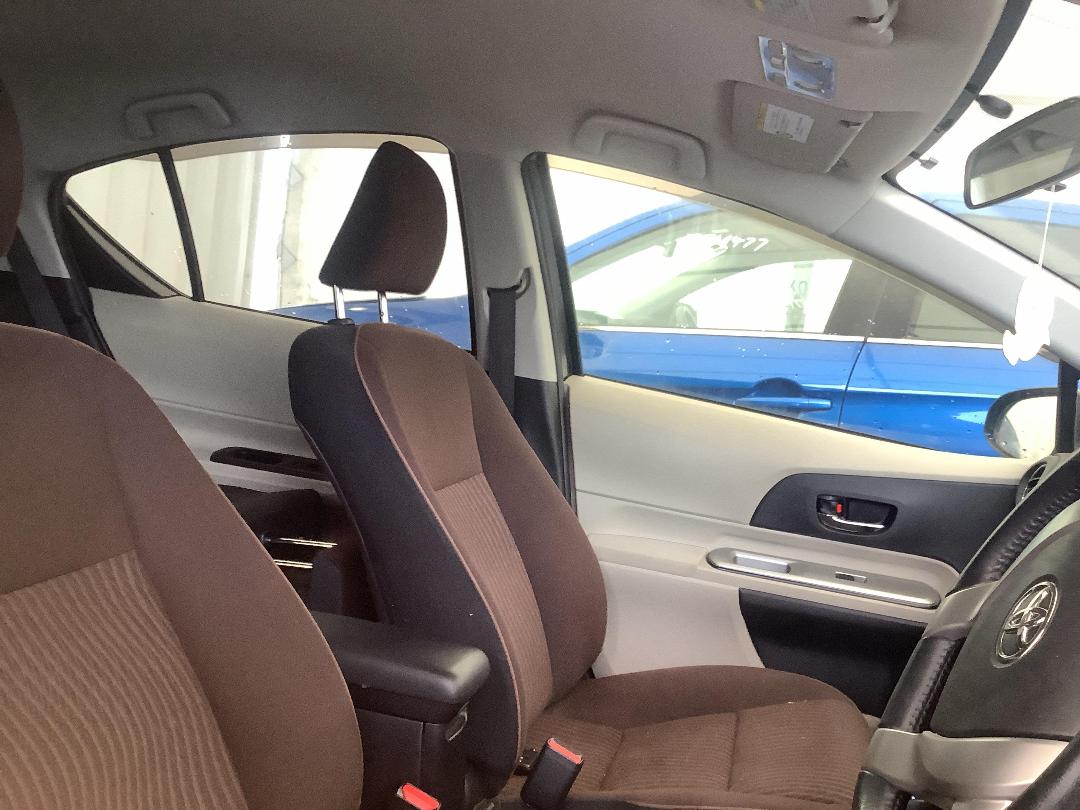 Photo '13' of Toyota Aqua