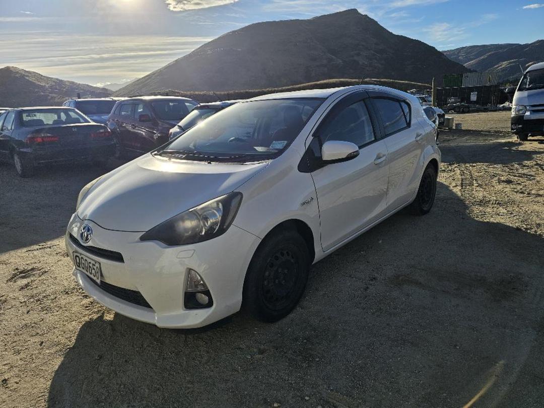 Photo '10' of Toyota Aqua