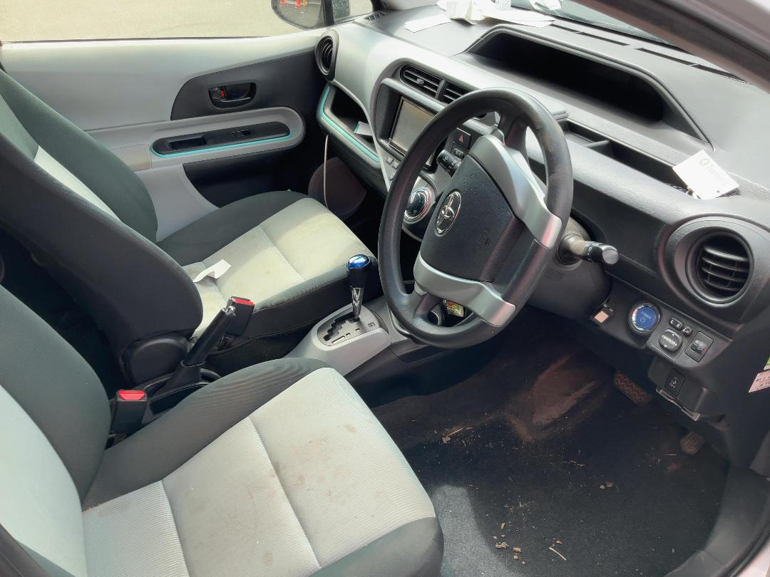 Photo '16' of Toyota Aqua