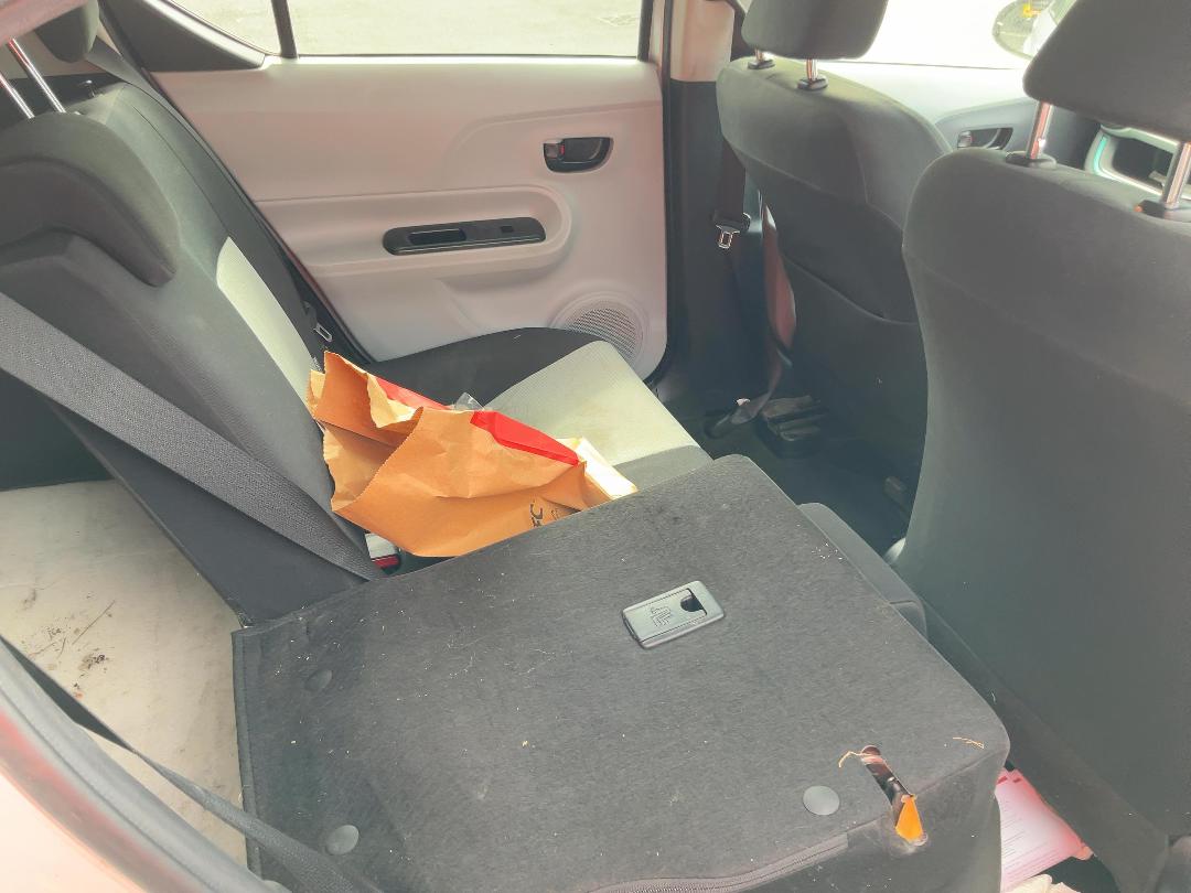 Photo '18' of Toyota Aqua