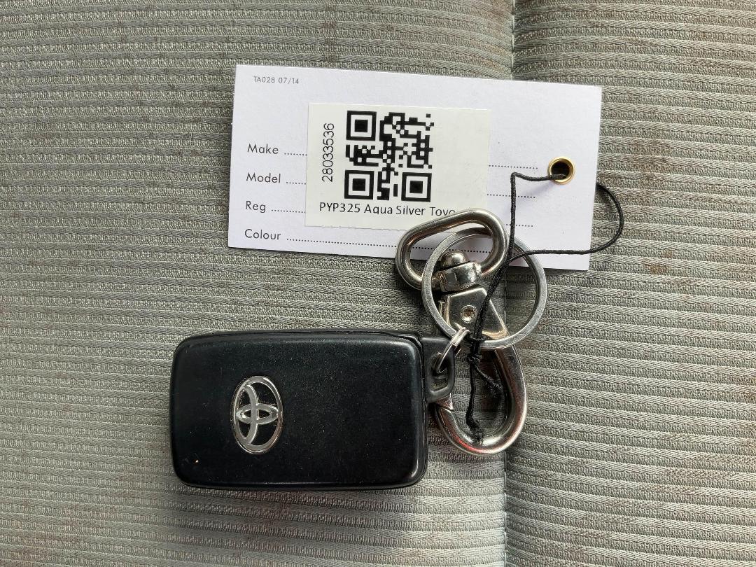 Photo '24' of Toyota Aqua