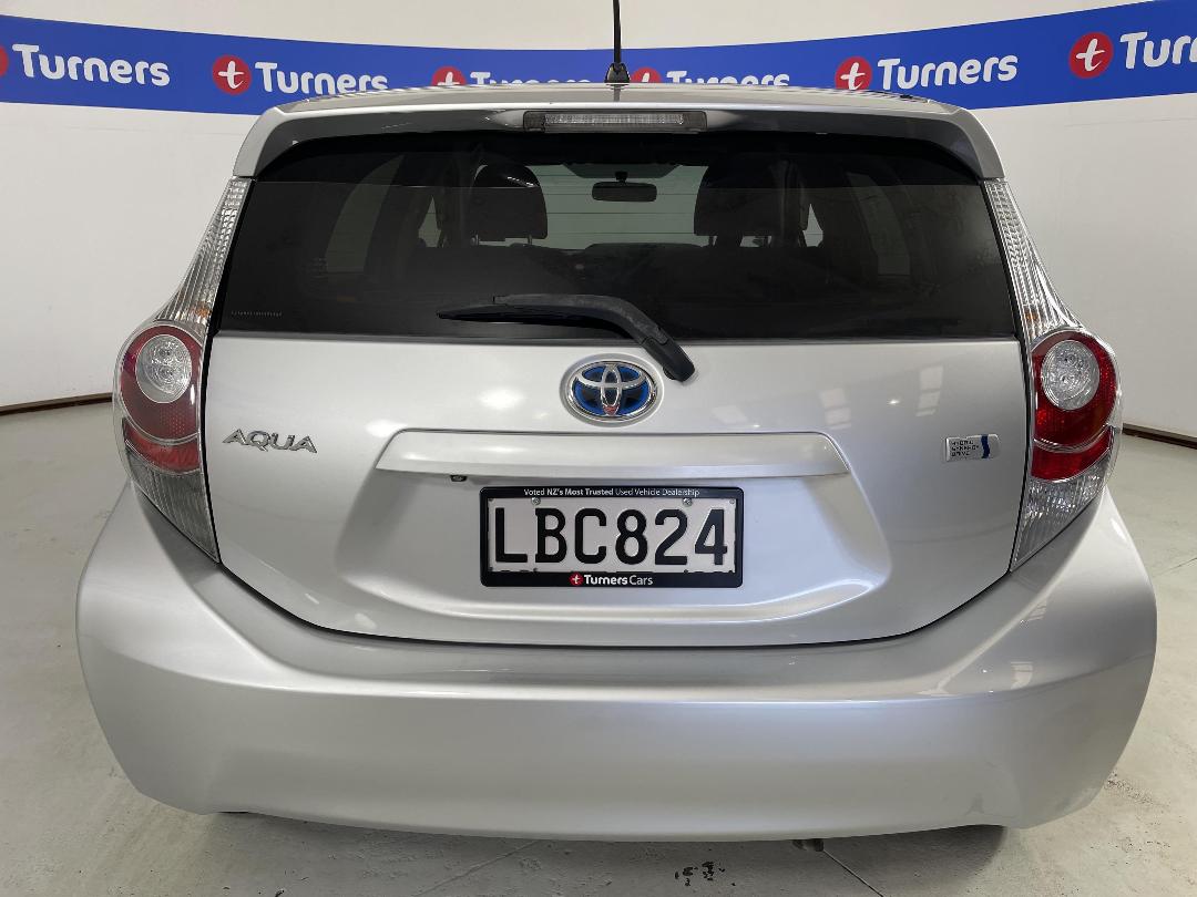 Photo '6' of Toyota Aqua