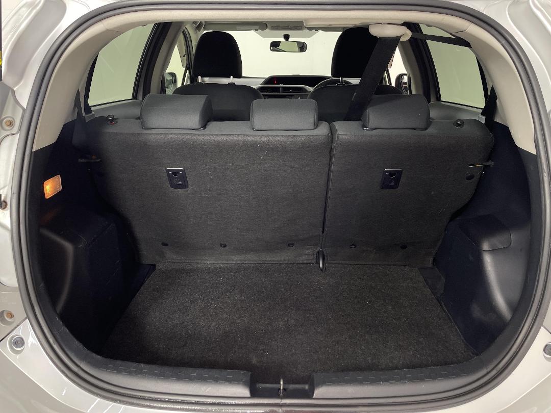 Photo '14' of Toyota Aqua