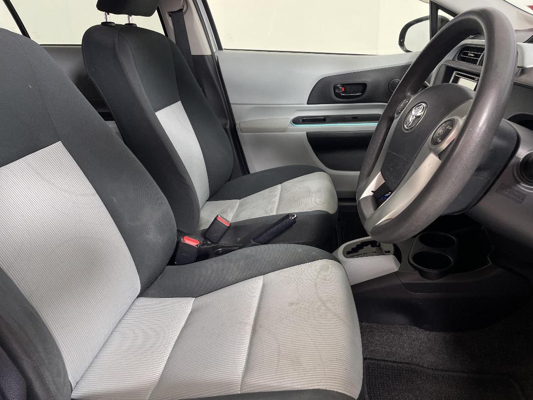 Photo '16' of Toyota Aqua