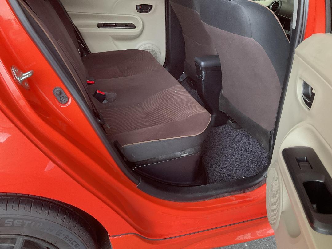 Photo '13' of Toyota Aqua