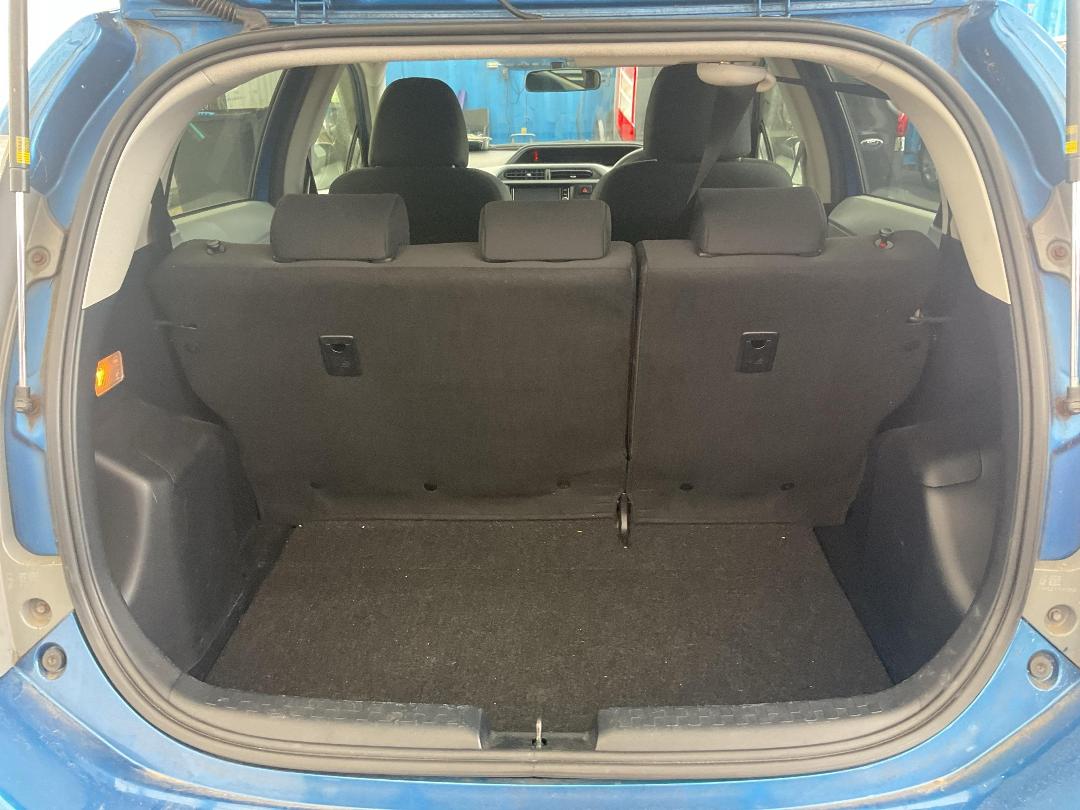 Photo '6' of Toyota Aqua