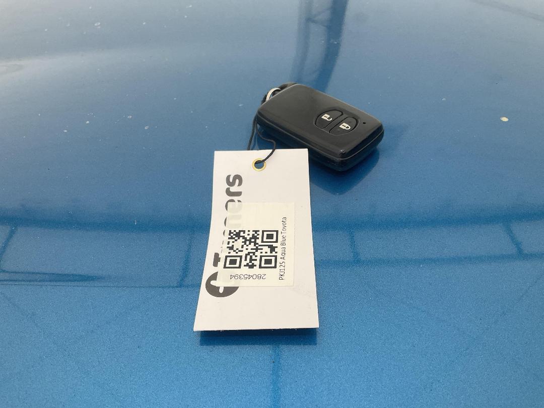 Photo '11' of Toyota Aqua