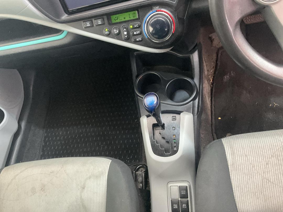 Photo '12' of Toyota Aqua