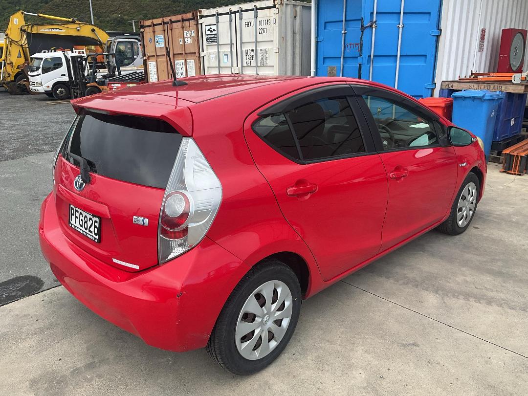 Photo '5' of Toyota Aqua Hybrid