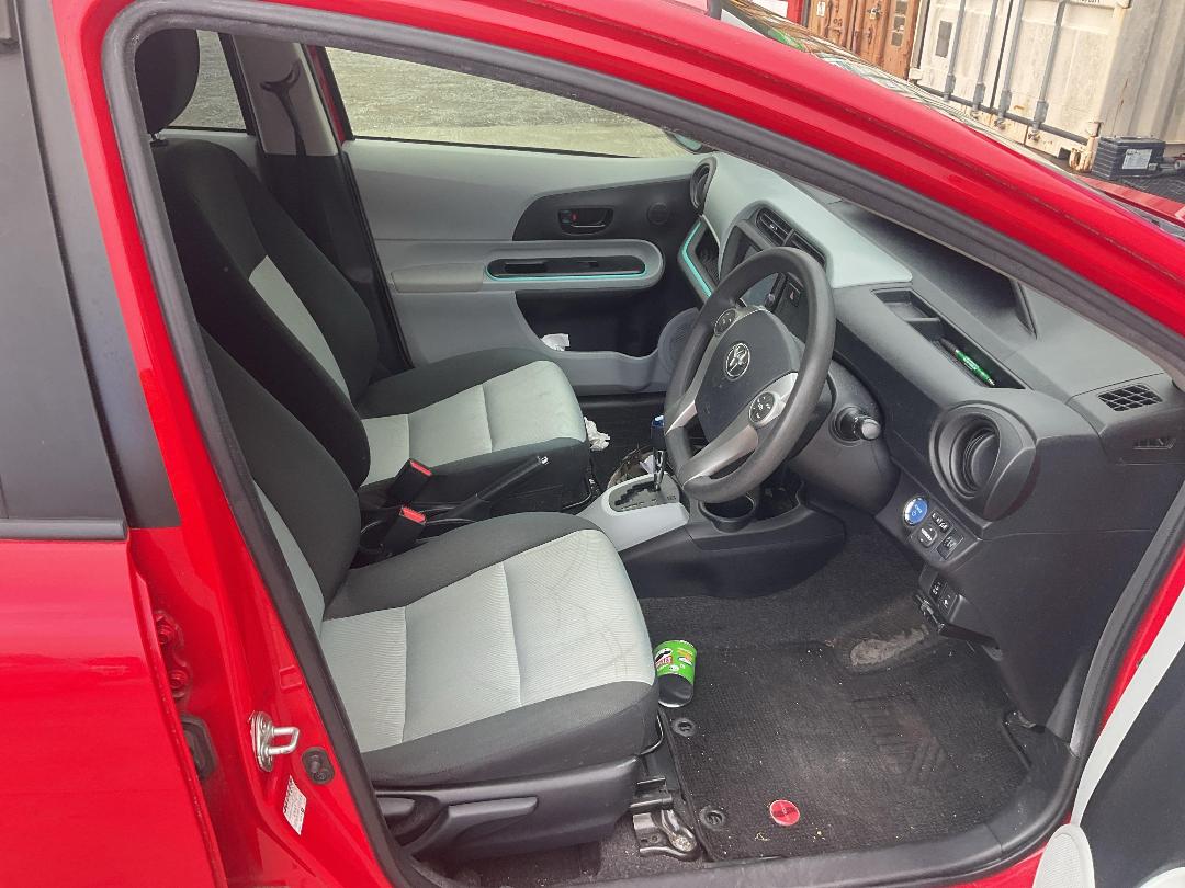 Photo '9' of Toyota Aqua Hybrid