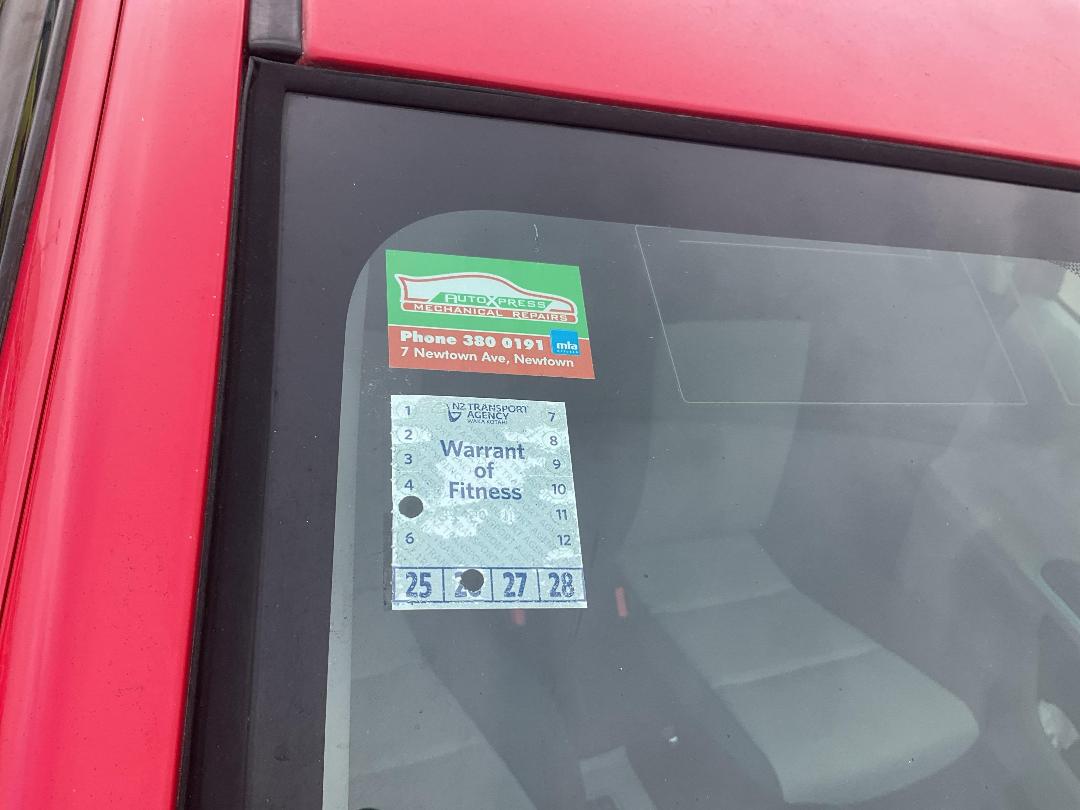 Photo '12' of Toyota Aqua Hybrid